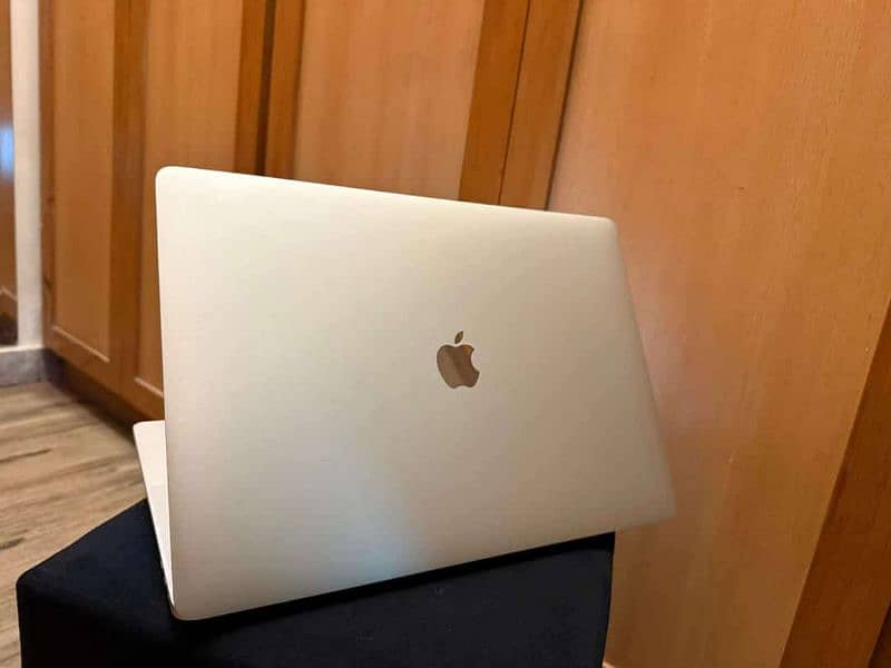 Apple MacBook pro 2019 16inch 4