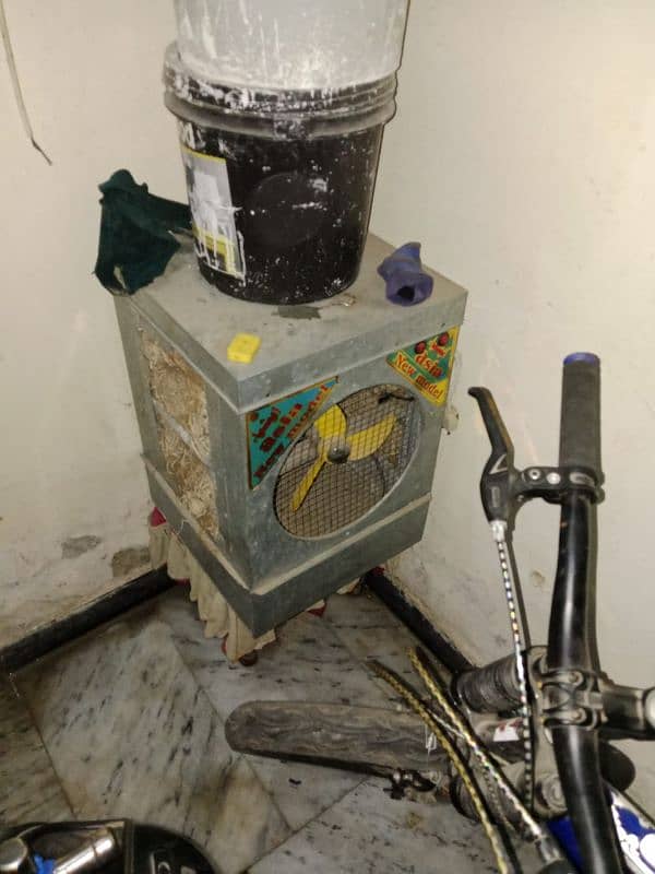 12 Volt Small Water Cooler 0