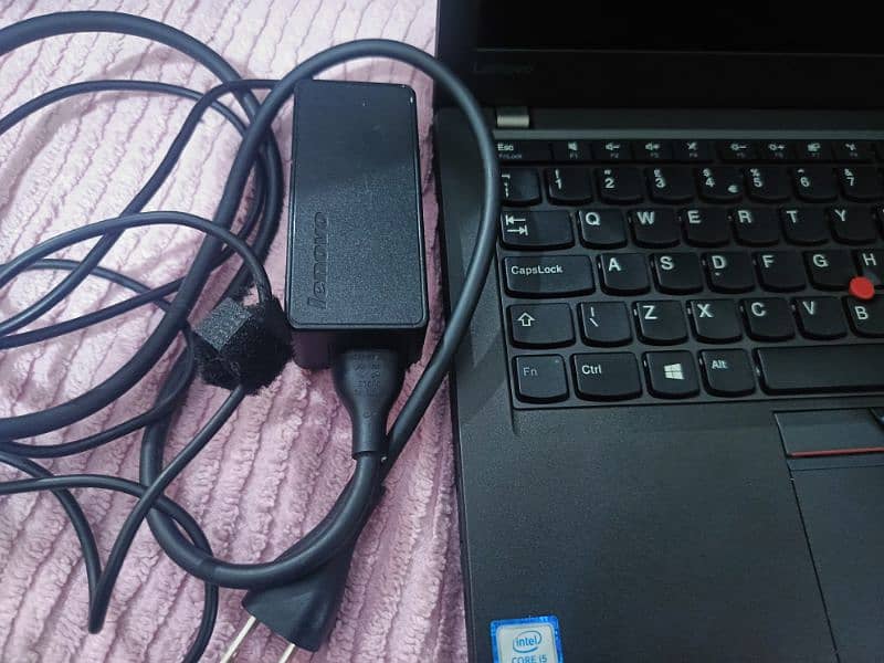 Lenovo Thinkpad ×270 i5 6th generation 8/128 Laptop with charger 1