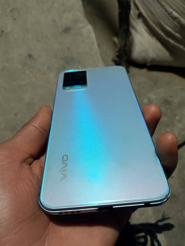 vivo y33s 8 / 128  with box and charger 03278347827 1