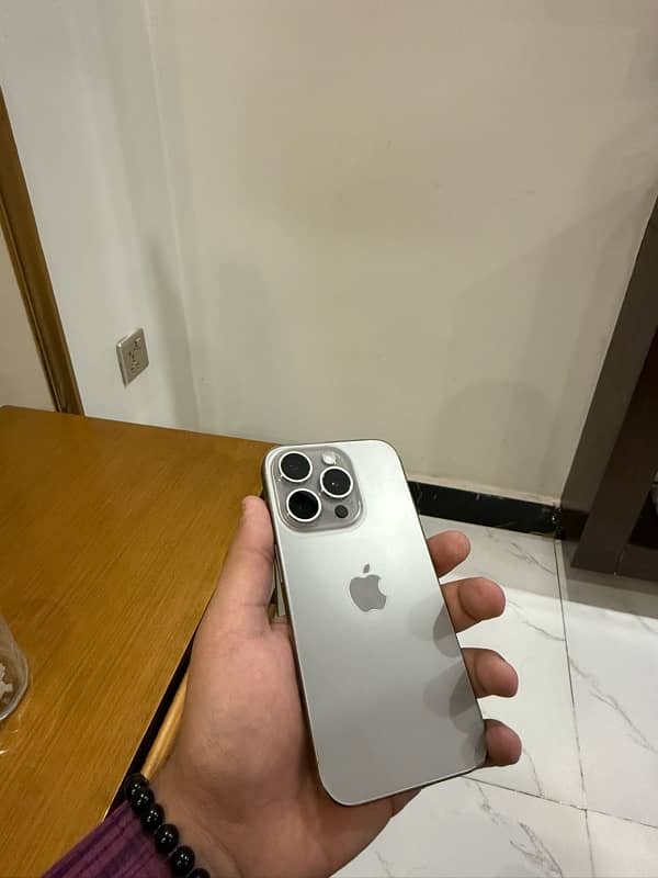 Iphone 15pro Natural titanium 0