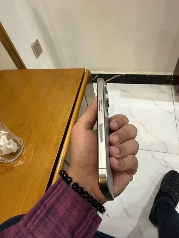 Iphone 15pro Natural titanium 2