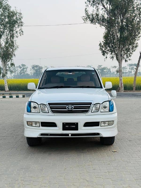 Toyota Land Cruiser Cygnus 2001 model sunroof 7 seater 0