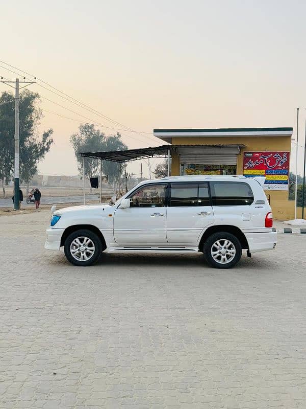 Toyota Land Cruiser Cygnus 2001 model sunroof 7 seater 3