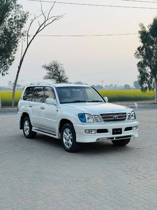 Toyota Land Cruiser Cygnus 2001 model sunroof 7 seater 9