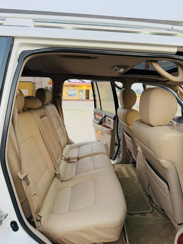 Toyota Land Cruiser Cygnus 2001 model sunroof 7 seater 10