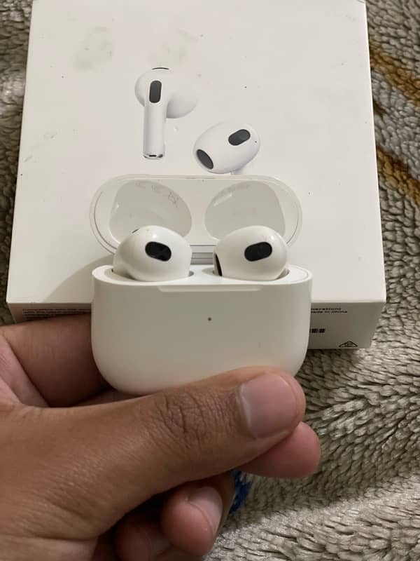 Apple AirPods 3rd generation 1