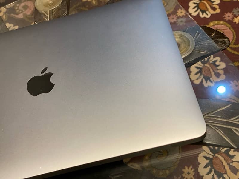 Apple MacBook Air M1,2020 4