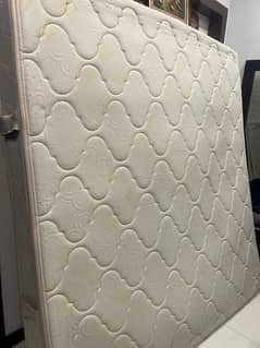 KING SIZE MATTRESS FOR SALE IN GREAT CONDITION