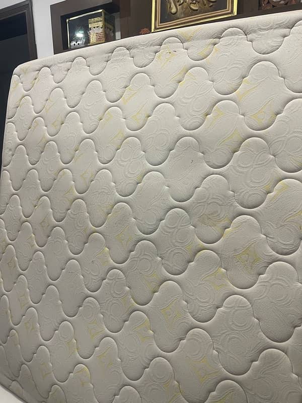 KING SIZE MATTRESS FOR SALE IN GREAT CONDITION 2