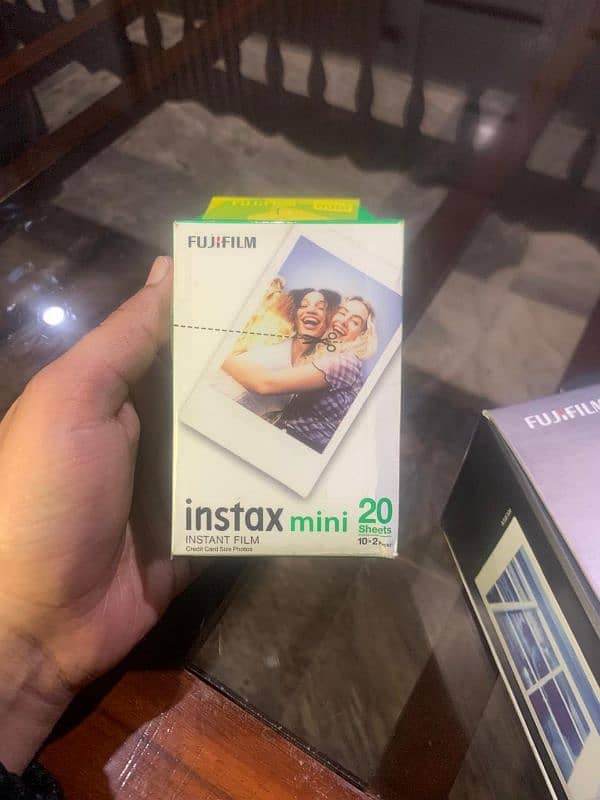 Brand new fujifilm instant camera with 20 sheets (free) 4