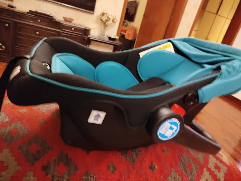 Mothercare Carry Cot plus Car seat 1