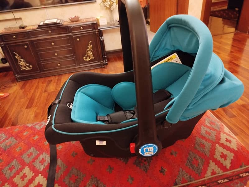 Mothercare Carry Cot plus Car seat 2