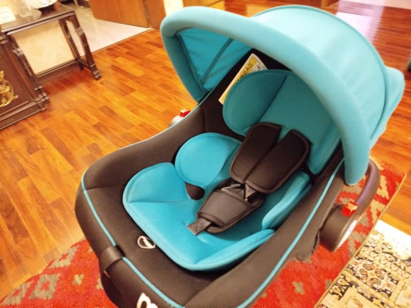 Mothercare Carry Cot plus Car seat 5