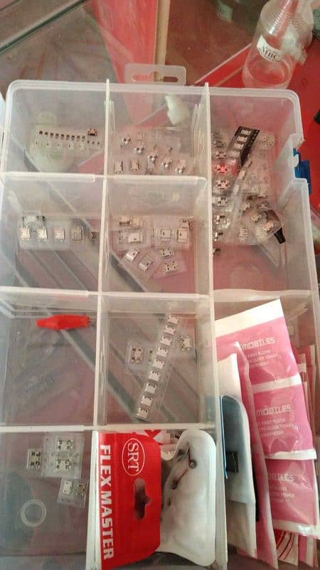 Mobile Shop for sale With repairing instruments 8