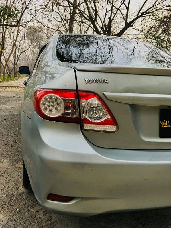 Toyota Corolla GLI 2011 13