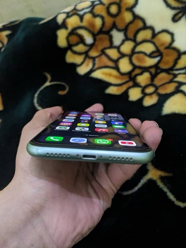 iphone 11 Jv 64gb water packed 10/10 condition 11