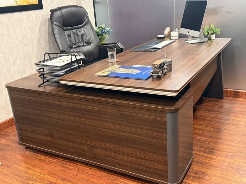 Executive table for sale 0