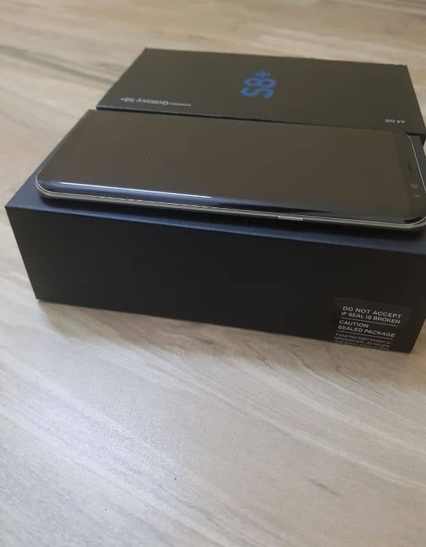 Samsung Galaxy S8 Snapdragon Silver Colour  Compelet Box. 3