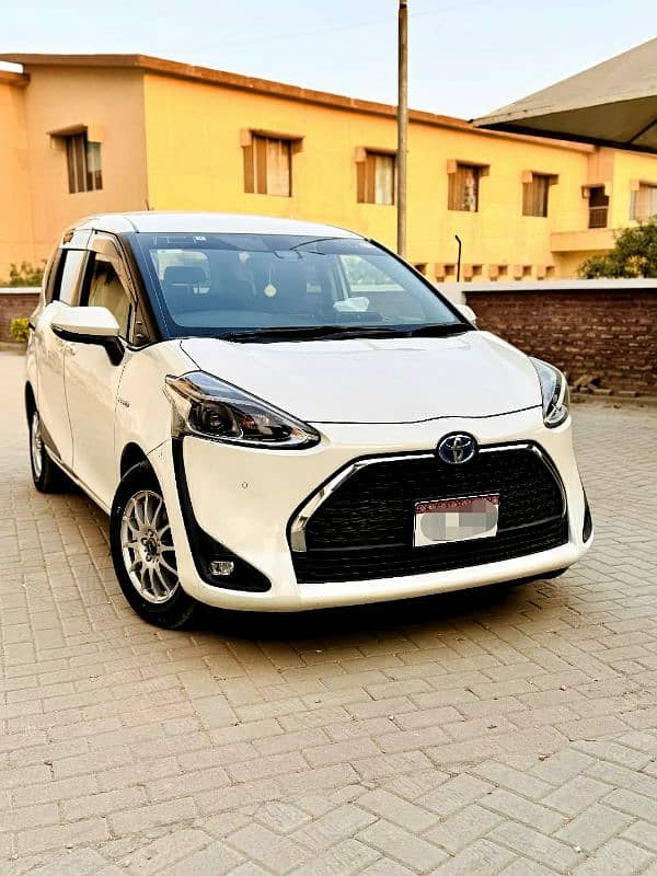 Toyota Sienta G LED CUERO 1