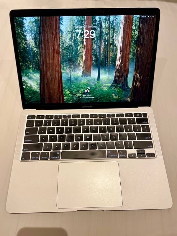 MacBook Air 2020 – Core i5, 8/256– Silver (10/10 Condition) 0