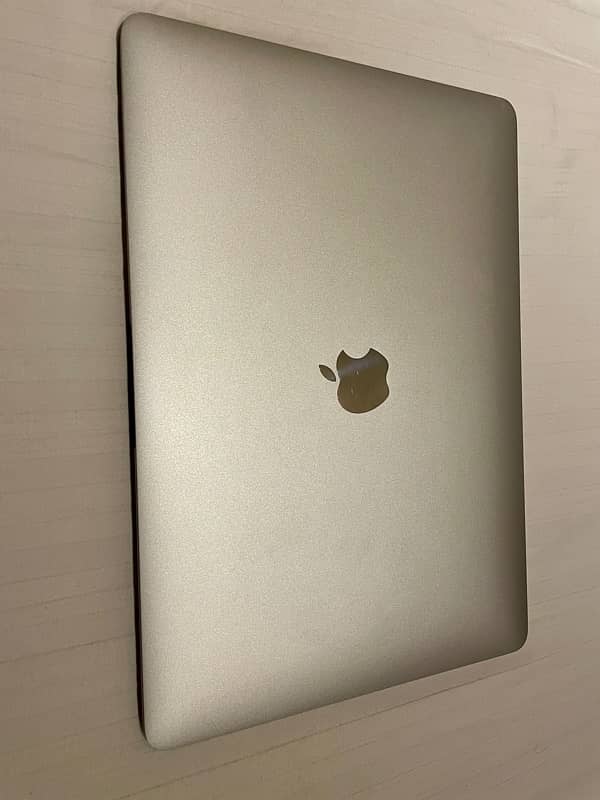 MacBook Air 2020 – Core i5, 8/256– Silver (10/10 Condition) 4