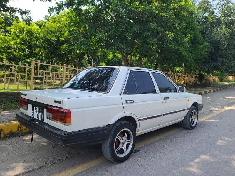 Nissan Sunny 1988 3