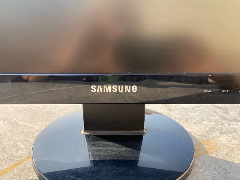 SAMSUNG 17.5 inch desktop monitor 4