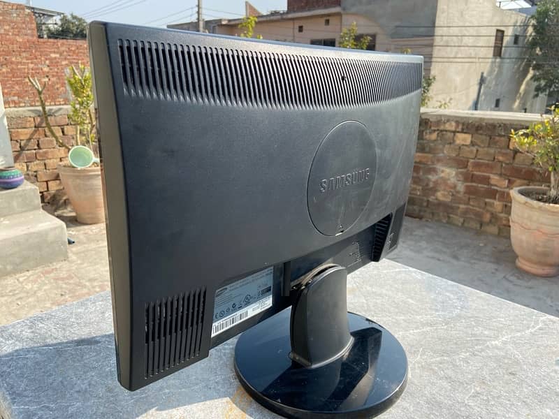 SAMSUNG 17.5 inch desktop monitor 5