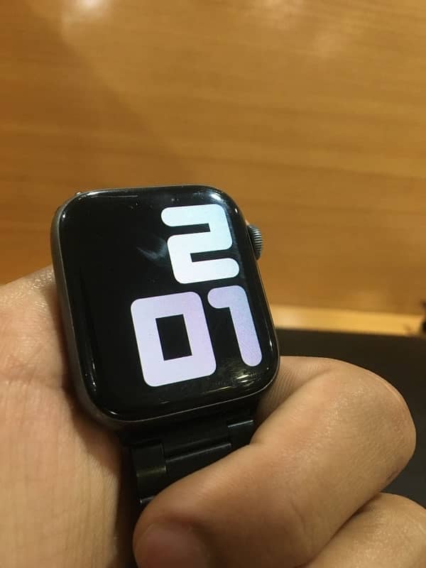 apple series 4 44mm 0