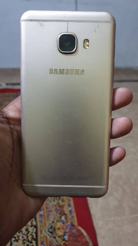 C5 Samsung 64 GB one hand usd 3