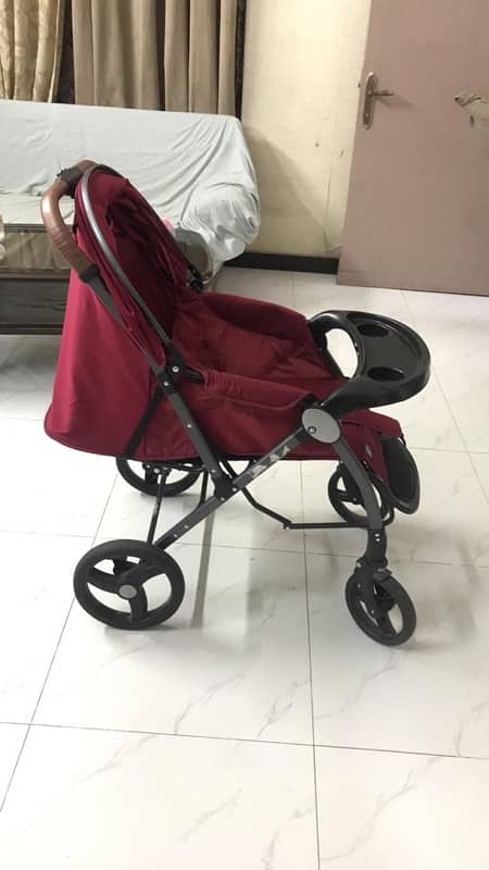 baby pram 10/10 condition 4