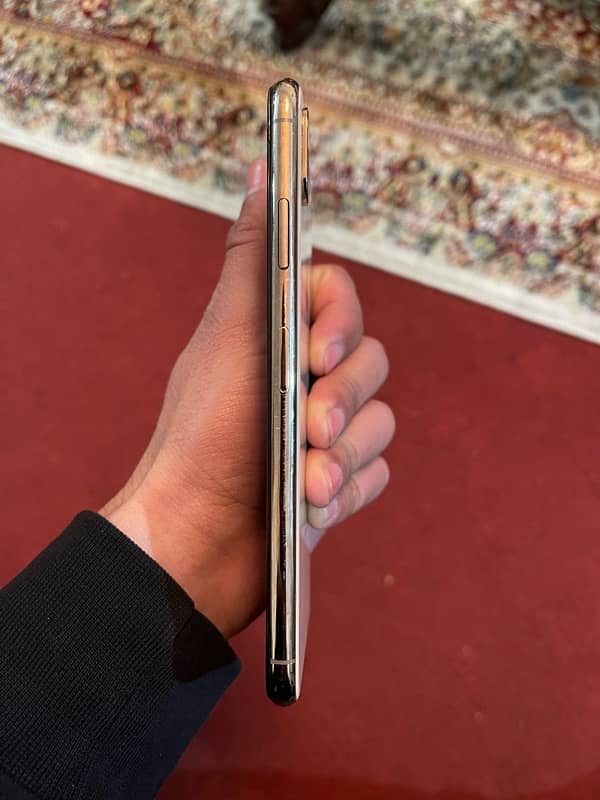 iphone XS Max 5