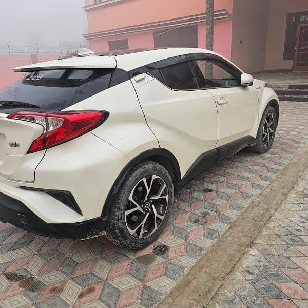 Toyota C-HR 2017 1