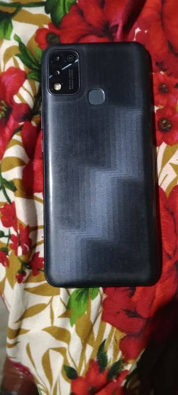 Infinix hot 11 play used condition with boxe and charger 0