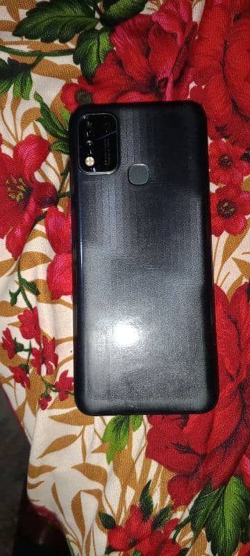 Infinix hot 11 play used condition with boxe and charger 1