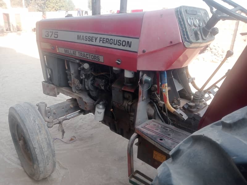 Massey Ferguson 375 Model 2010 0