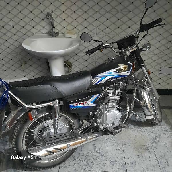 I want to sell my HONDA CG 125 Lush condition 2024 model. 3