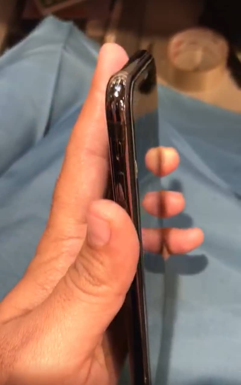 Apple iPhone X 3