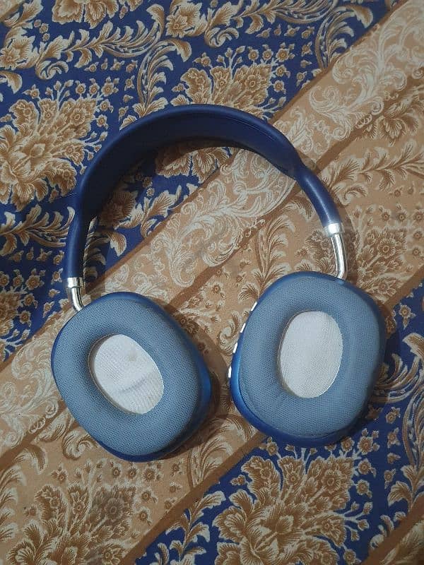 Trending Aesthetic Headphones lady hand used. 4