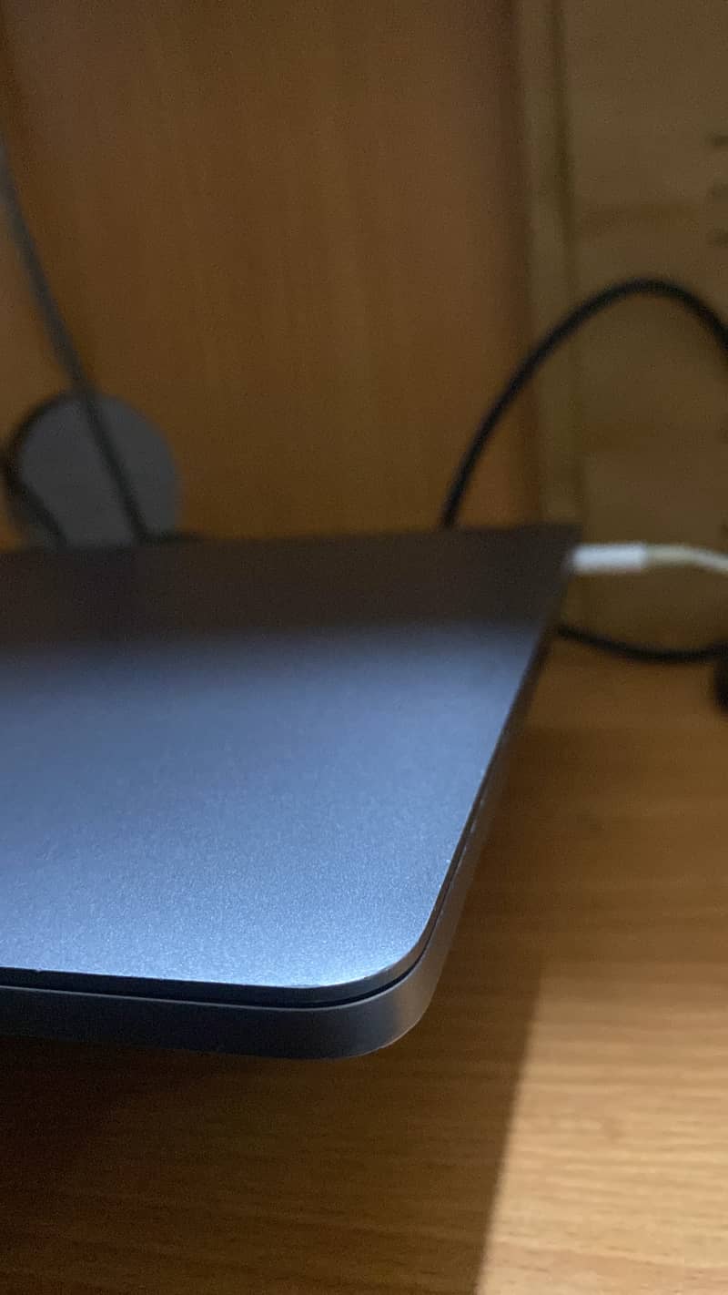 15” MacBook Pro 2016-17 with Touch Bar 2