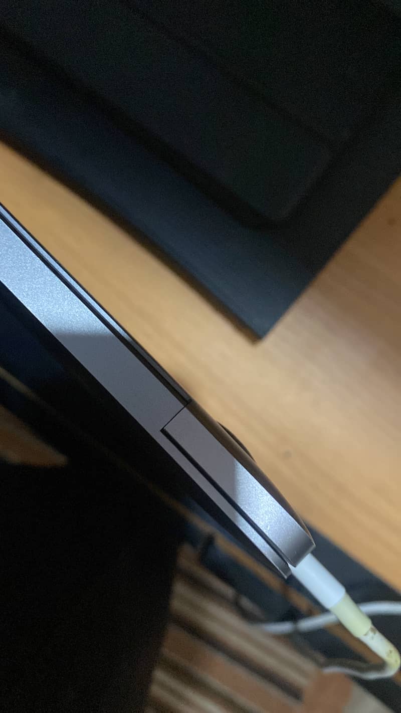 15” MacBook Pro 2016-17 with Touch Bar 3