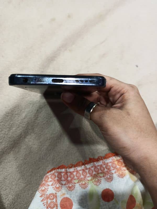 Infinix hot 40i 8/128 10/10 condition with accessories+1 month wrnty 5