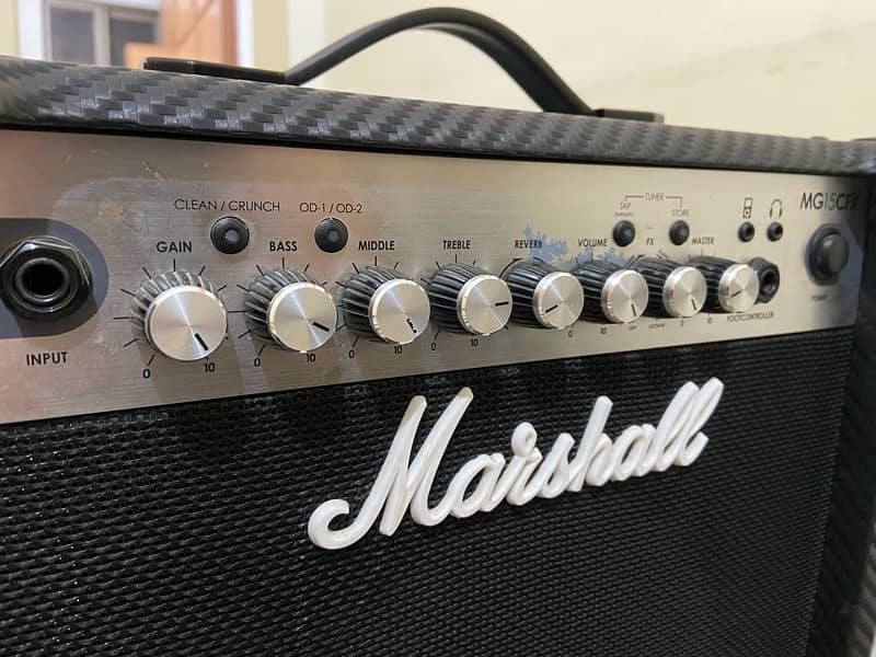 Marshall MG15CFX 2-channel 15-watt amplifier (9/10) 0