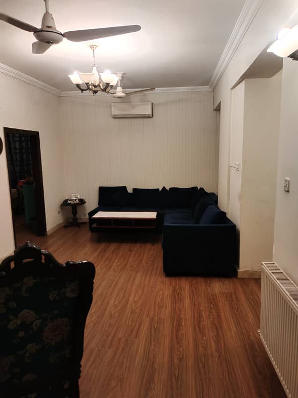 Room available for rent in F11 markaz 0