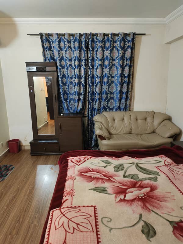 Room available for rent in F11 markaz 1