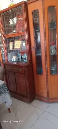 crockery divider very spacious good condition for sale