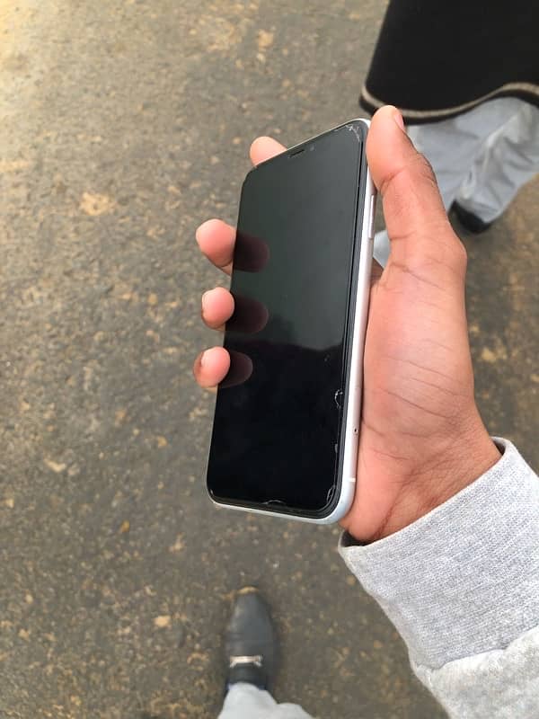 iPhone xr 4