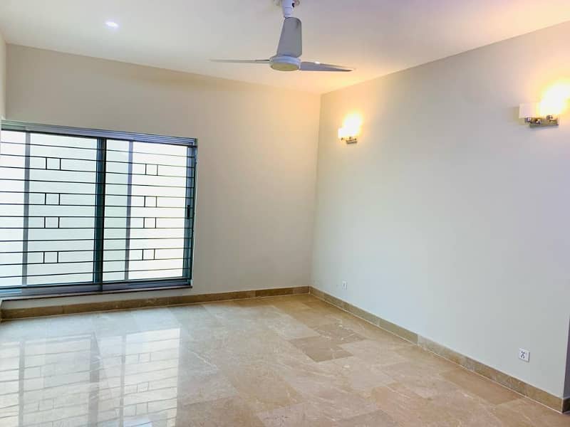 1 kanal modern design house for RENT hot located phase 6 5