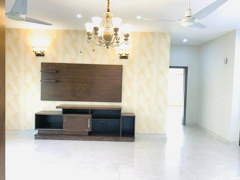 1 kanal modern design house for RENT hot located phase 6 8